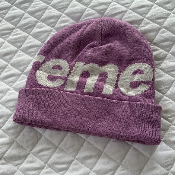 Supreme Big Logo Beanie (FW20) - Picture 2 of 3